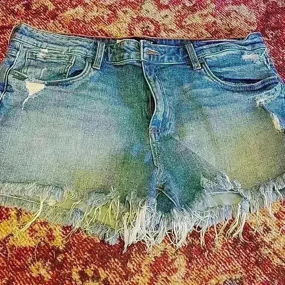 KUT distressed‎ shorts - Picture 1 of 3